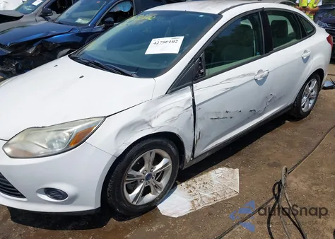 2014 Ford Focus Se z USA, uszkodzony, nr VIN 1FADP3F26EL121876